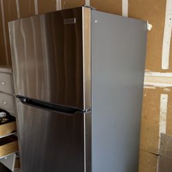 Frigidaire Refrigerator & Freezer