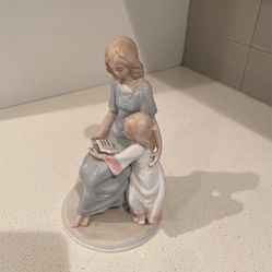 Vintage lladro Style Mother and Child