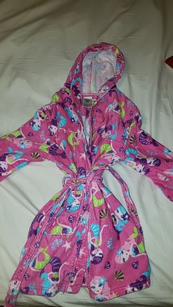Girls size lg 10/12 robe with pockets and hood mermaids on it