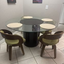 Glass Table (chairs and placements included)