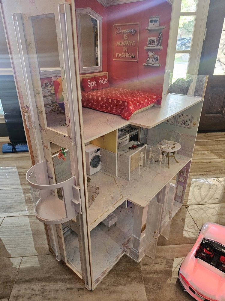 Rainbow High Fully Loaded Doll House With Changing Color Car, Like New Hardly Used.