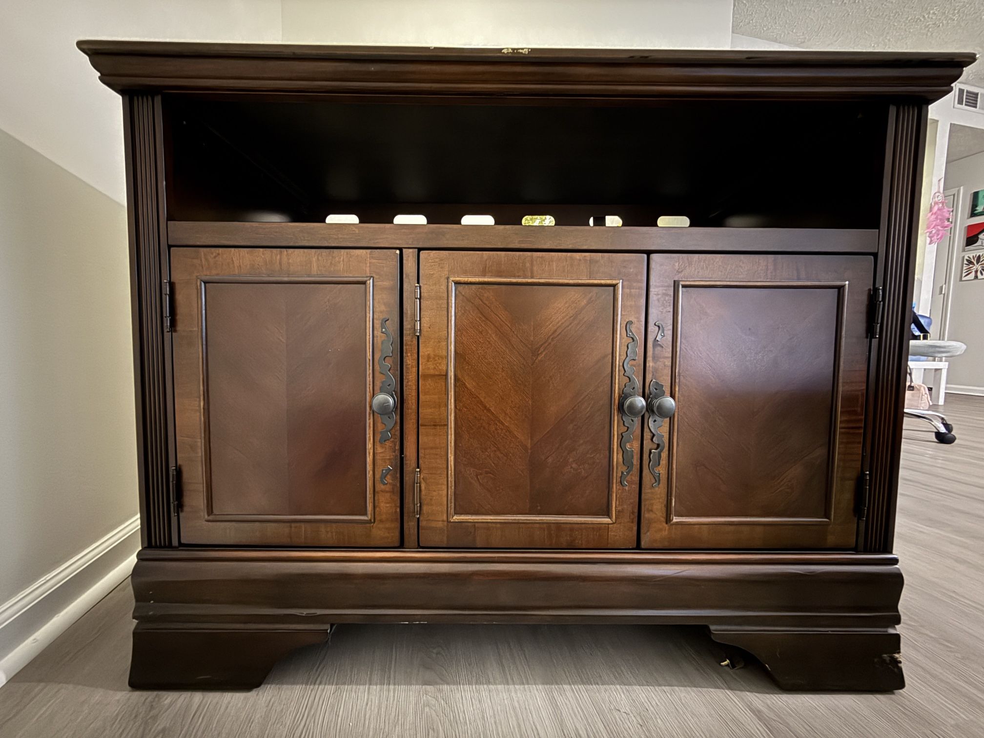 Solid Wood TV Stand / Storage Cabinet – Excellent Condition!