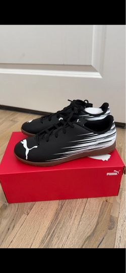 Soccer shoes