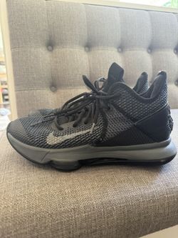 8.5 Men’s Nike Lebron Witness High Top Basketball Shoes