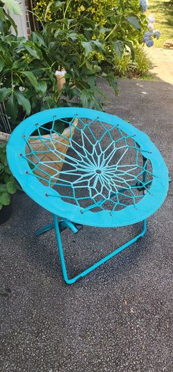 OUTDOOR/INDOOR FOLDING CHAIR