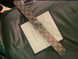 Gucci reversible GG Supreme belt size 32
