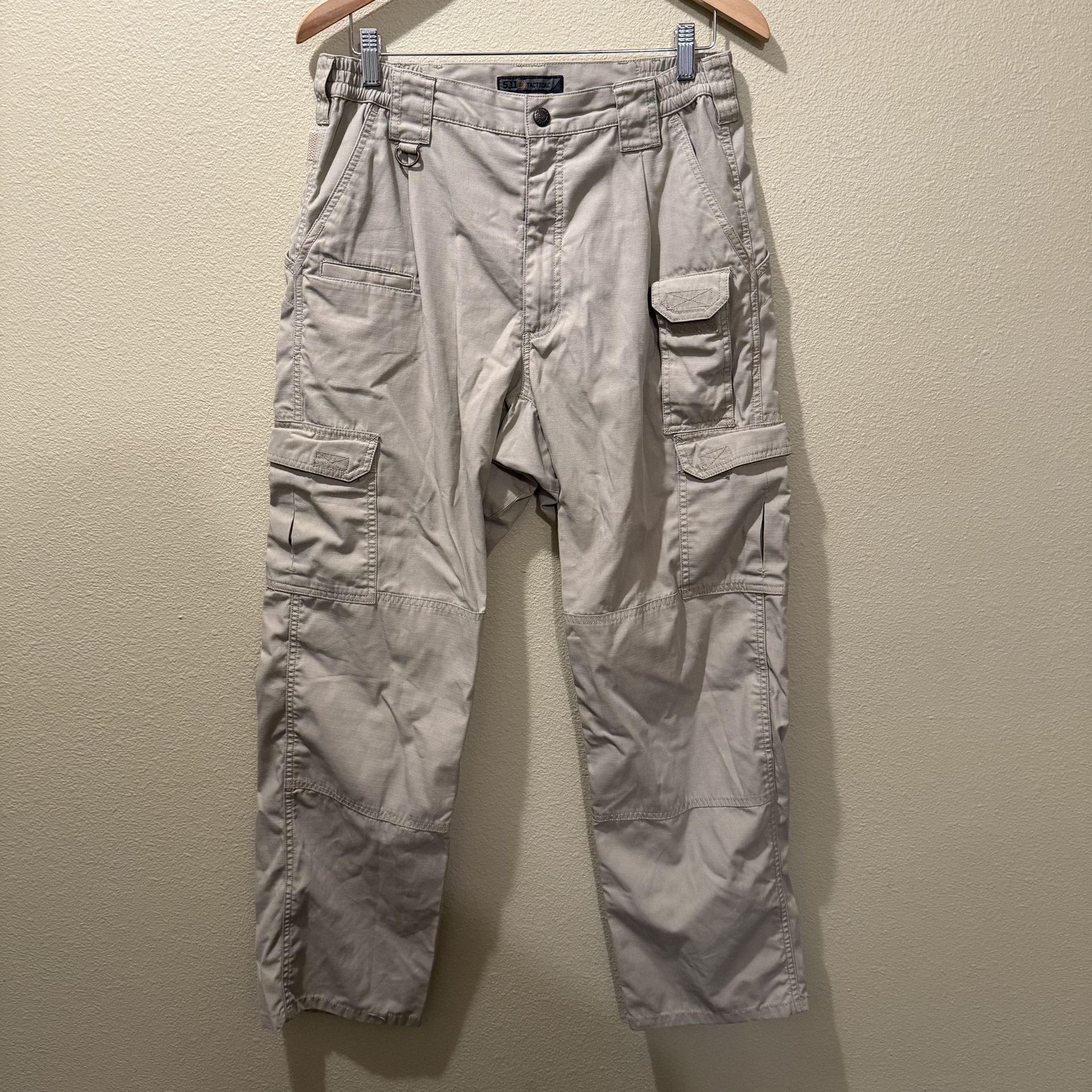 Men’s 5.11 Tactical Beige 8 Pocket Cargo Pants - B Size: 32x32 Measurements: Waist: 32” Inseam: 31” Front rise: 11” Back rise: 15” Leg opening: 8”