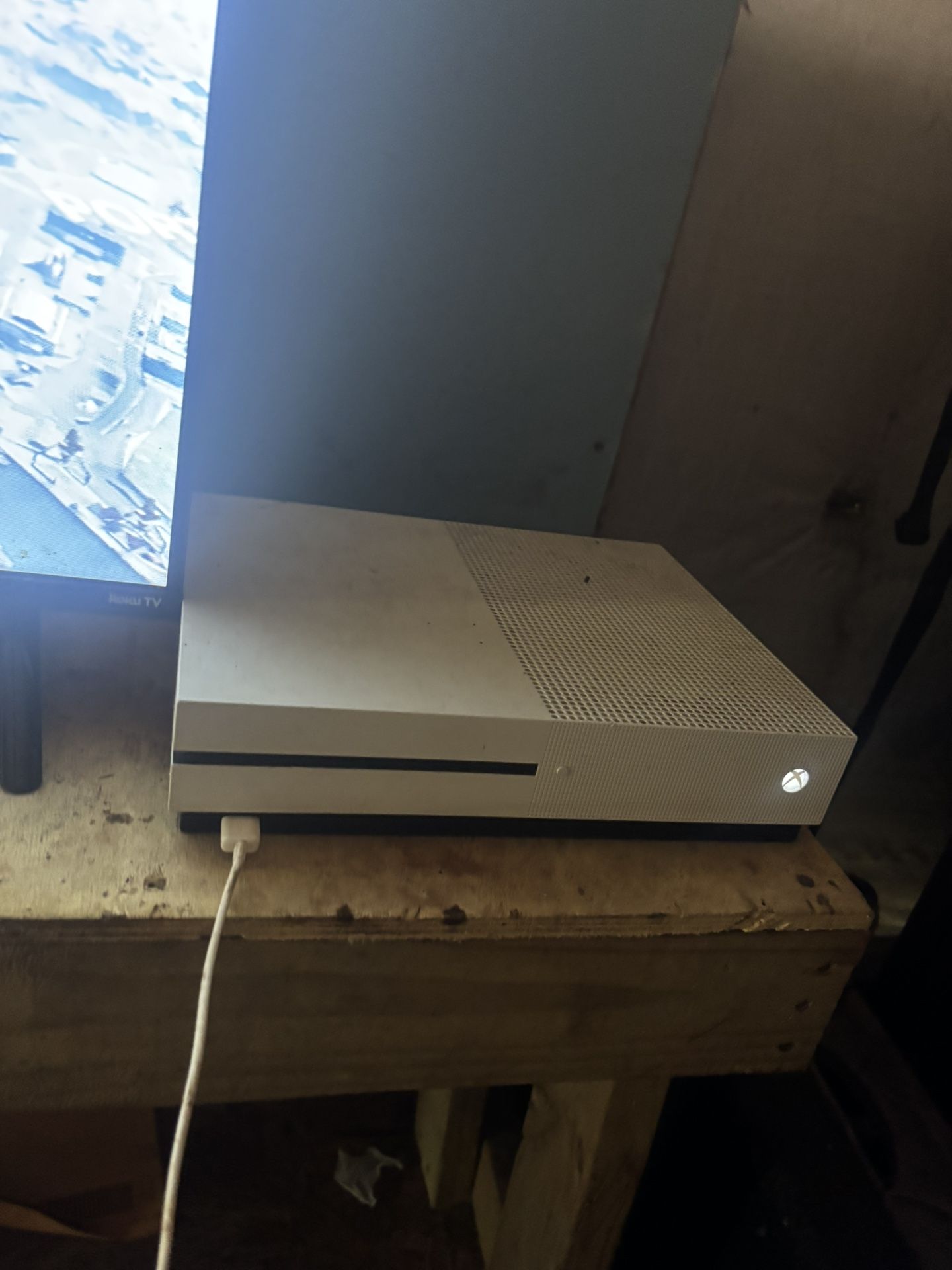 Xbox one S And 49 Inch Roku Tv (Comes With Controller)