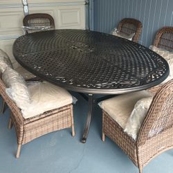 Outdoor patio table and 6 chairs