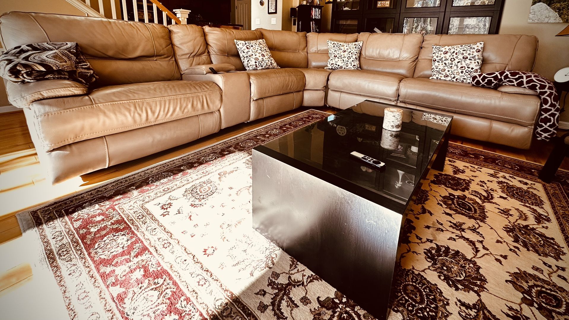 Beautiful Leather Reclining Sectional Sofa – Excellent Condition