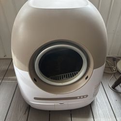 Self Cleaning Litter Box Barely Used 
