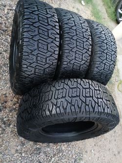 4 TIRES GOOD CONDITION LT285/70R17