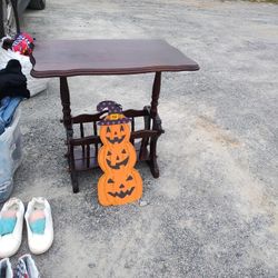 Magazines End Table