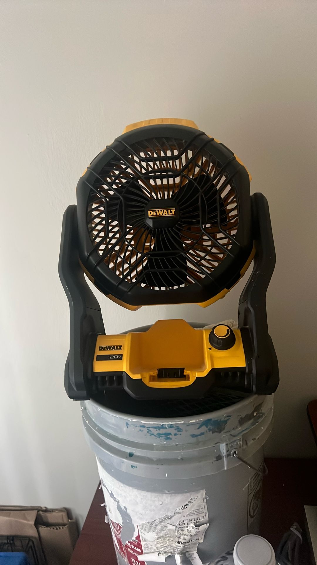 Battery Fan Dwalt 