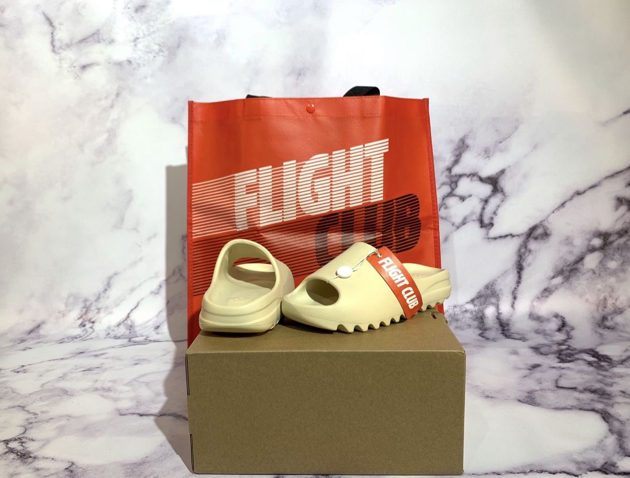 👟 Adidas Yeezy Slides "Desert Sand" – Men’s 4 / Women’s 6 Ready for Pickup!