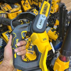 Dewalt 20v Cordless Hatchet Short Handheld Chainsaw Tool Only 