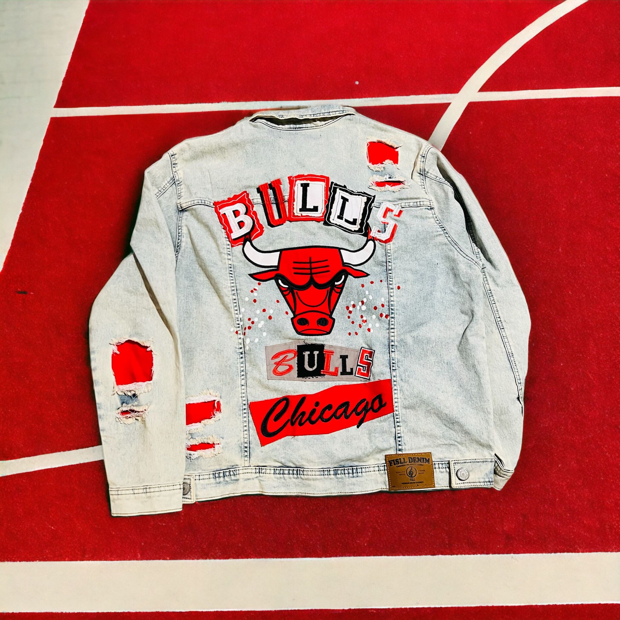 NBA Chicago Bulls unisex XL Fisil distressed denim jacket NWT