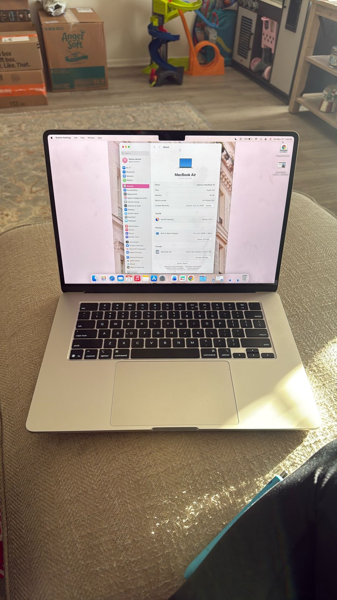 Macbook Air 2025 M4 Chip 15.3in screen