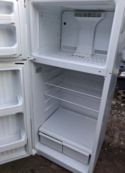APPARTMENT SIZE FRIDGE FREEZER WITH A https://offerup.com/redirect/?o=MzAuREFZ WARRANTY