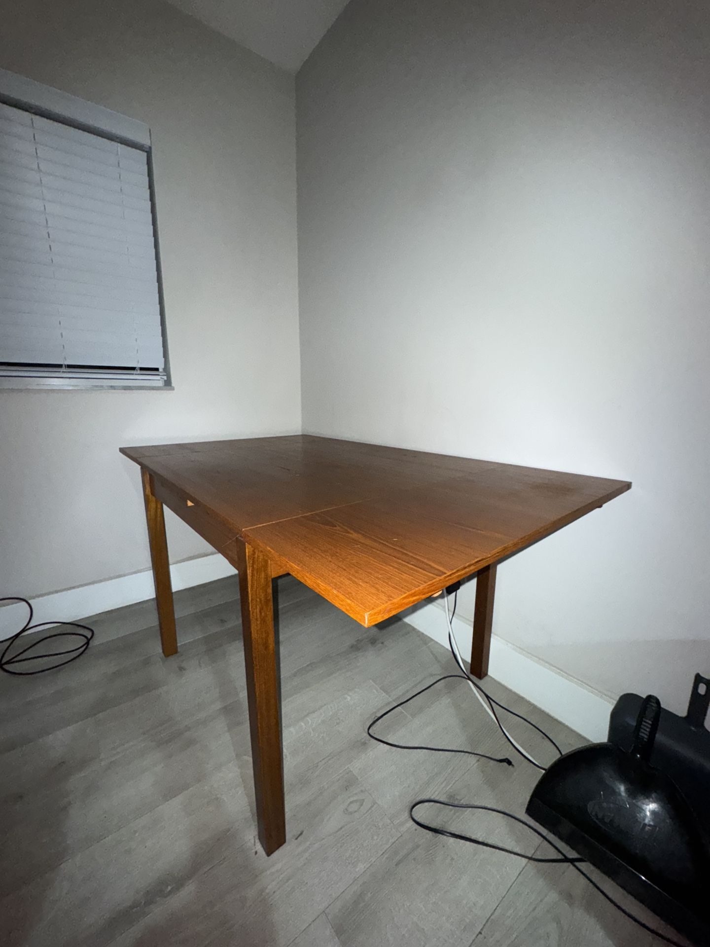 Extendable Wooden Table