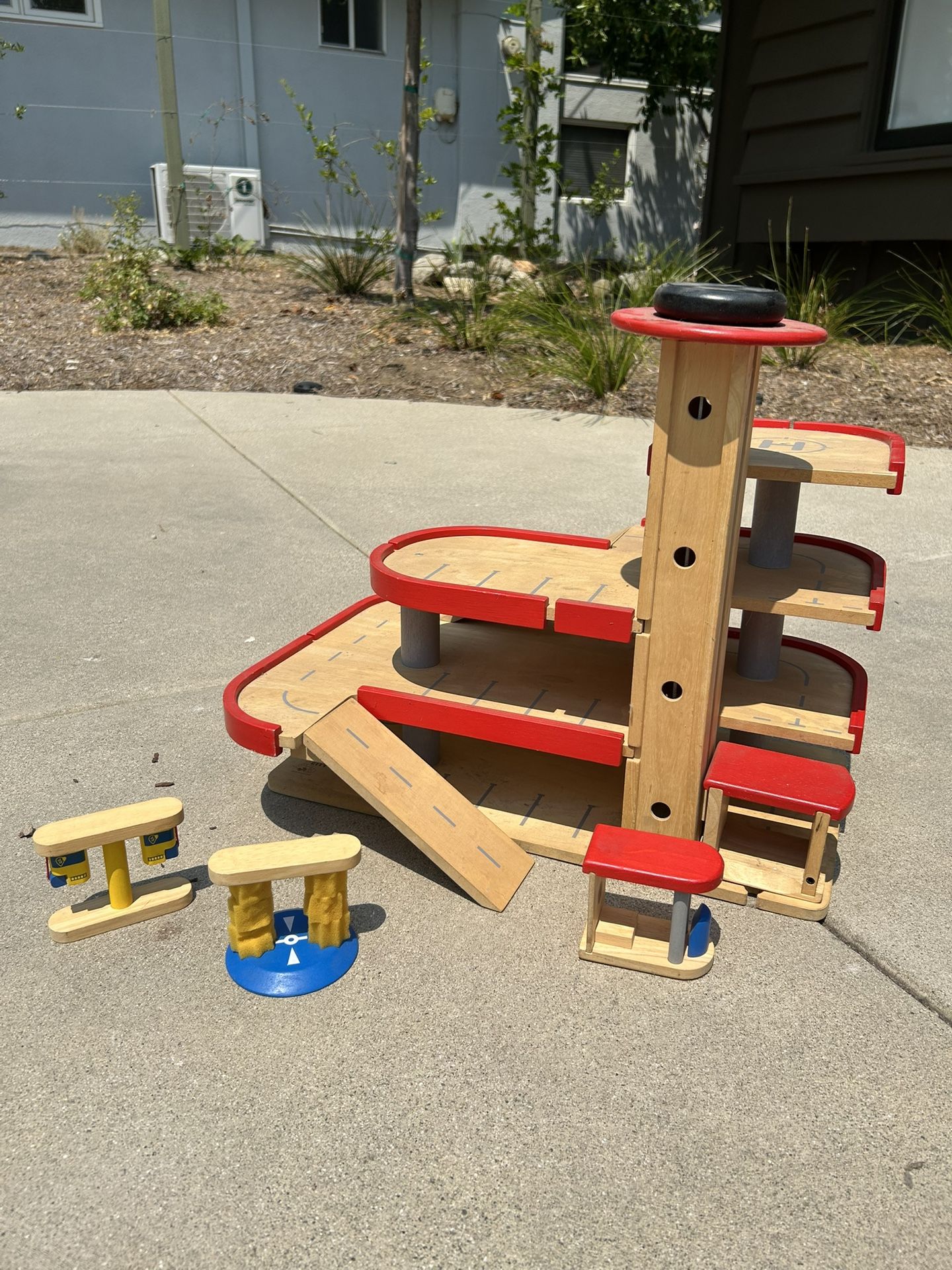 Free! Toy Parking Garage