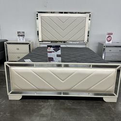 Queen Size bed frame with led lights mattress including.       Cama Queen size con luz,led Colchon incluido