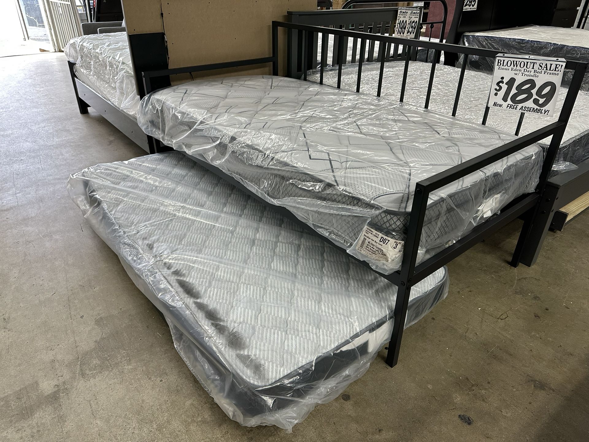 BRAND NEW 2pc. Black Day Bed & Trundle Bed Set ASSEMBLED FREE!! for