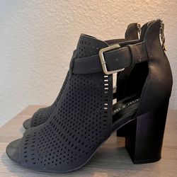 Black Suede Sandals / Block Heel Size 7.5