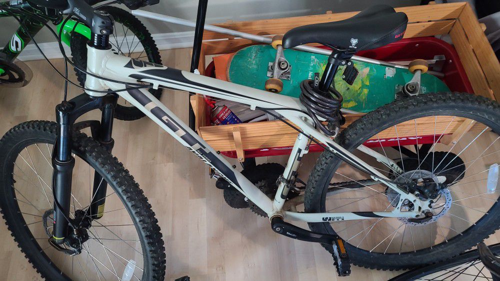 GT mountain bike avalanche 1.0 size S