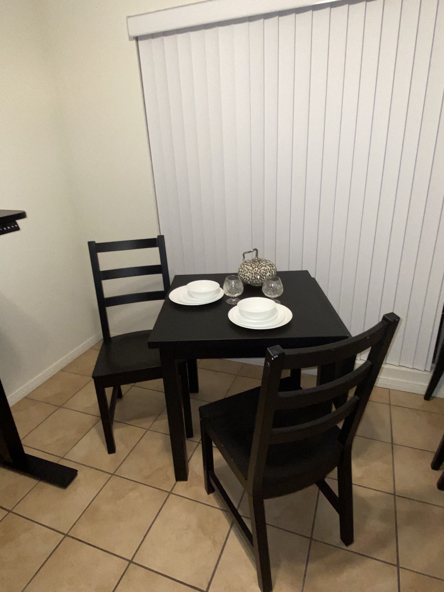 Table + 2 Chairs