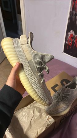 YEEZY BOOST 350 V2