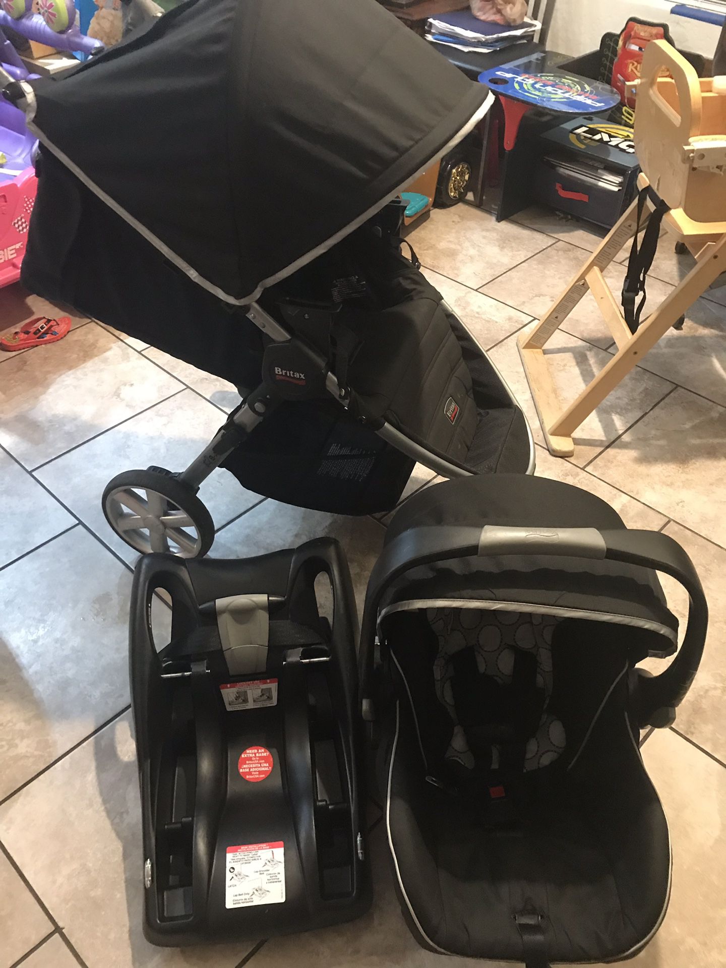 Britax B Agile baby stroller traveler and car seat Light weight Like new