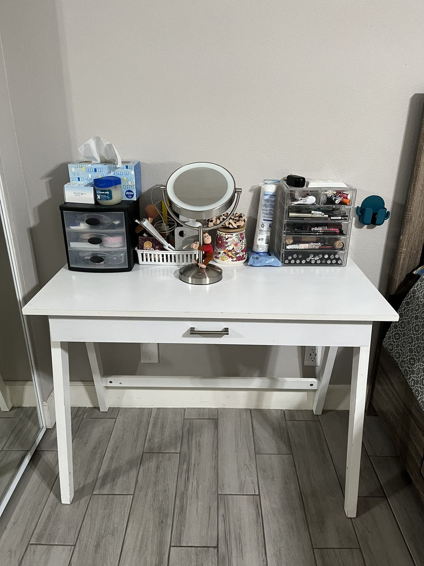 White Wood Makeup Beauty Desk With Drawer Table Mesa