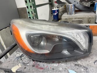 SL550  pair of headlights (excellent condition)