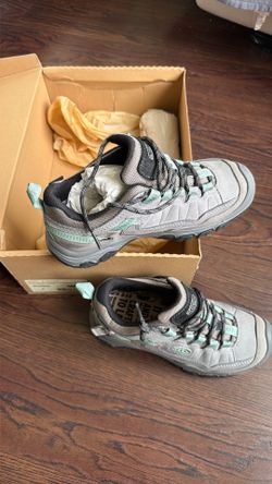 Women Brand new shoe size 6