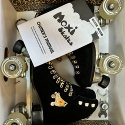 Moxi Panther Roller skates  Black Suede - Size 8