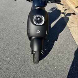 SWFT MAXX G  400W Electric Scooter for $1399 (NEW CONDITION)