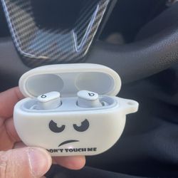 White Super Clean  Studio Beats With Case 