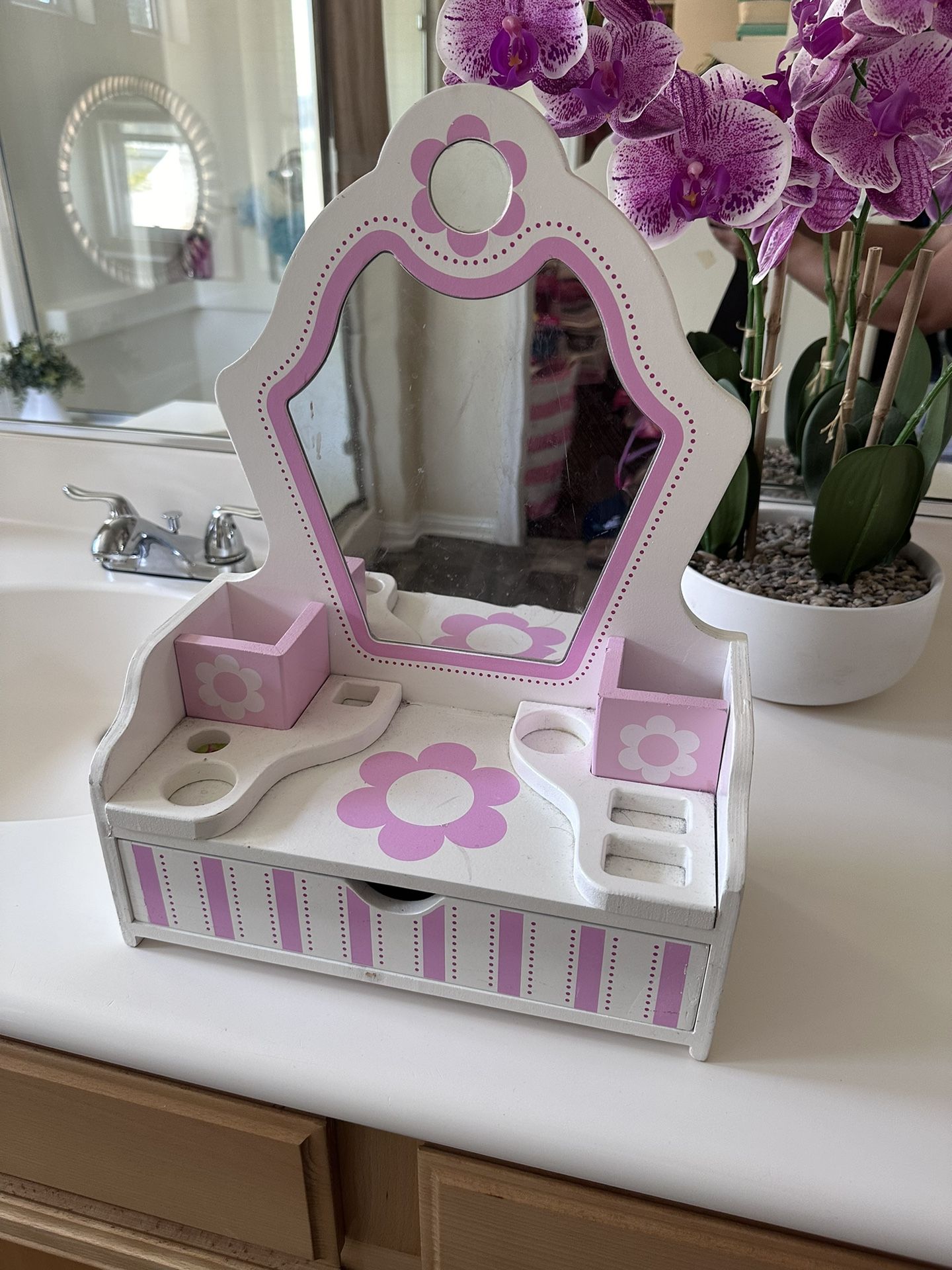 Mini Girls Vanity