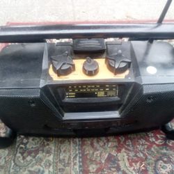 DeWalt Job site Stereo AM / FM / AUX Model DW911 Construction Radio