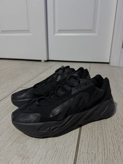 Yeezy Boost 700 MNVN