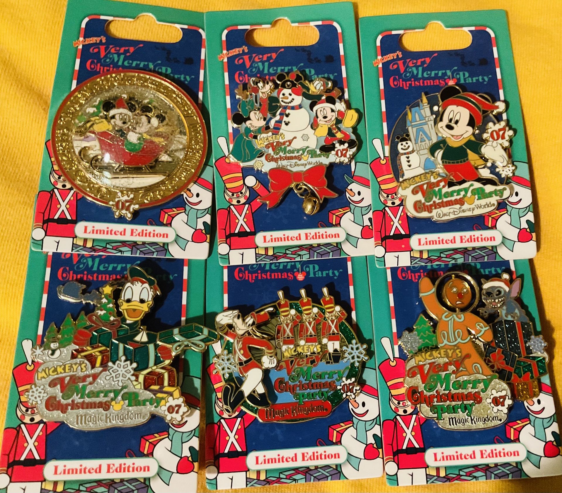Disney 2007 Mickeys Very Marry Christmas Party Complete pin