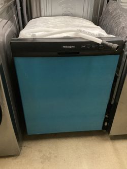 Frigidaire 24 in Front Control Built-in Tall Tub Dishwasher 55 dBA with 3 Cycles in Stainless Steel New Scratch and Dent