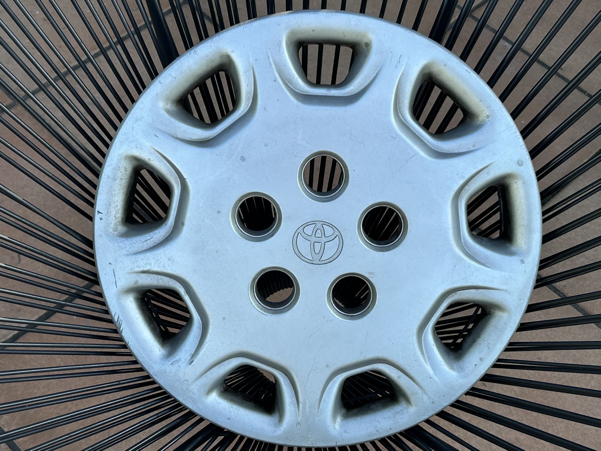 Toyota Camry 98 original hub cap
