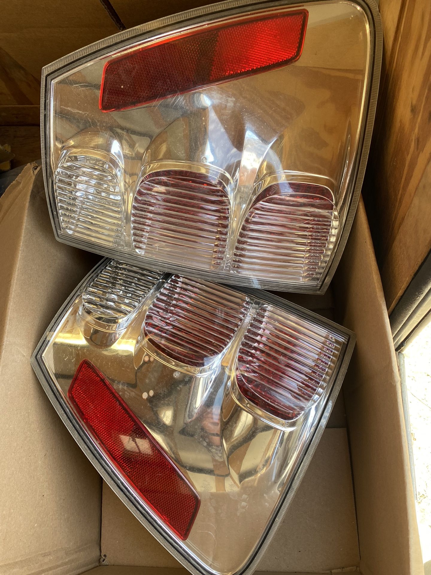 Used 2005 -2009 Chevrolet equinox Pair rear tail lamps