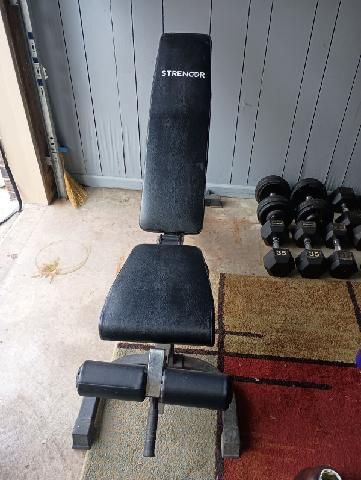 Strencor Decline Bench With Dumbbells 