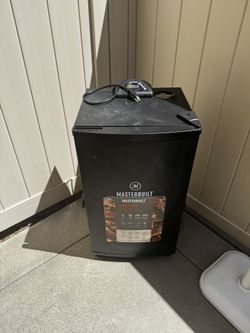 Masterbuilt 30-inch Digital Electric Vertical Smoker in Black with Side Wood Chip Loader and Four Cooking Racks