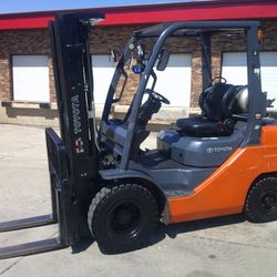 Toyota Pneumatic 5K LB Capacity Forklift 