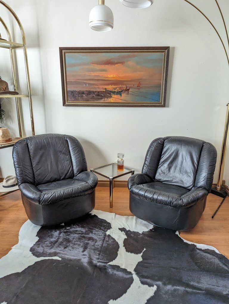 Pair of Postmodern Black Leather Clam Shell Rocking / Swiveling Chairs
