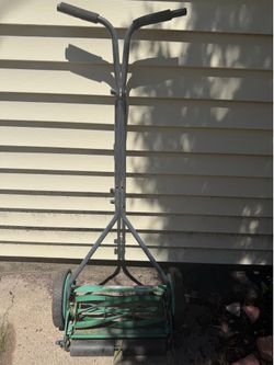 Manual lawnmower